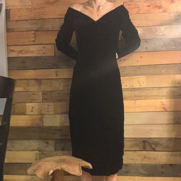 Vintage Black Velvet Dress - Picture 3 of 15